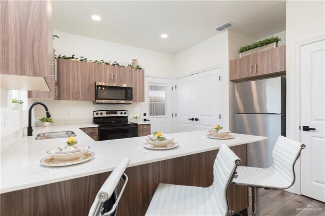 Photo - 7 Clarence Dr Unit 1