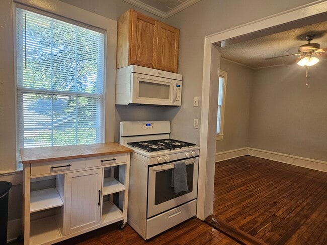 Photo - 1918 Pender Ave Unit B