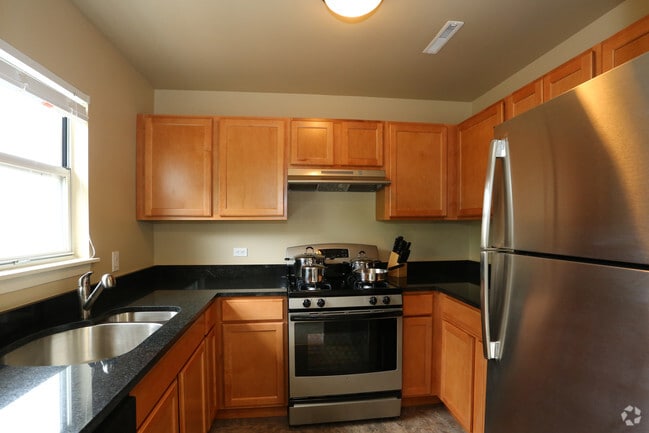 Skylark/Sandpiper Kitchen - Skyridge Club Apartments