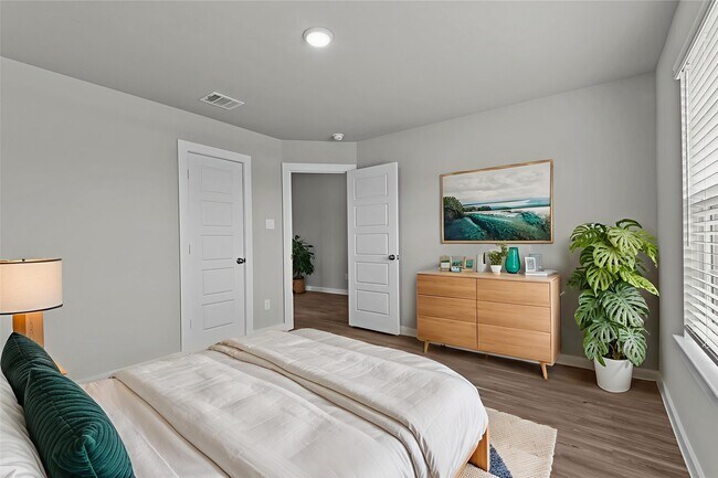 Photo - 3003 Middleton Dr