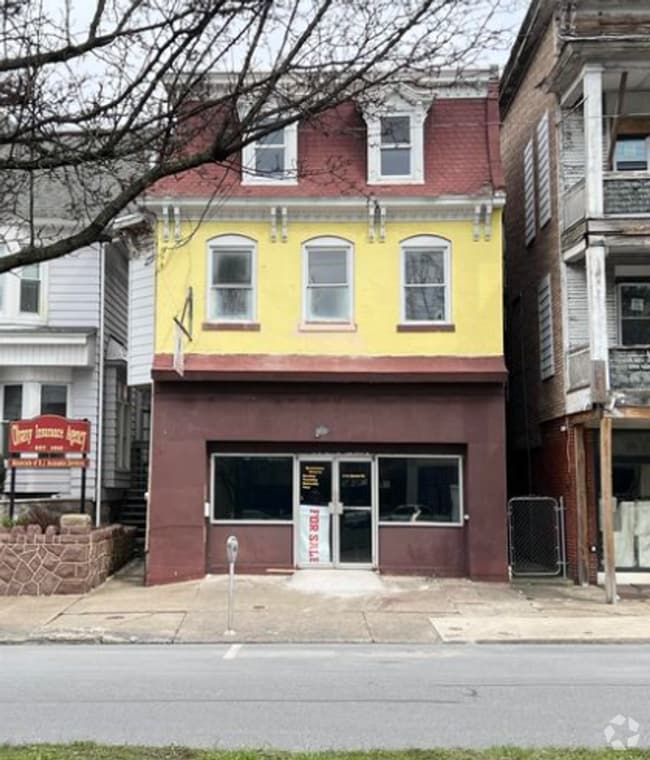 Building Photo - 11 S Market St Unit 11 S Market st Apt A 2nd FL Rear
