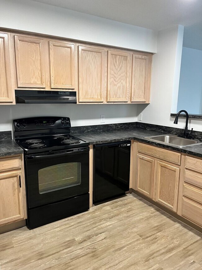 Building Photo - 35 Willow St Unit 35-101