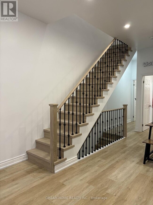 Photo - 337 Mutual St