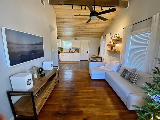 Photo - 1804 Adina St