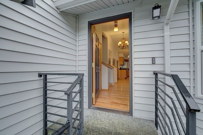 Photo - 3Bd/2.25Ba Lynnwood House