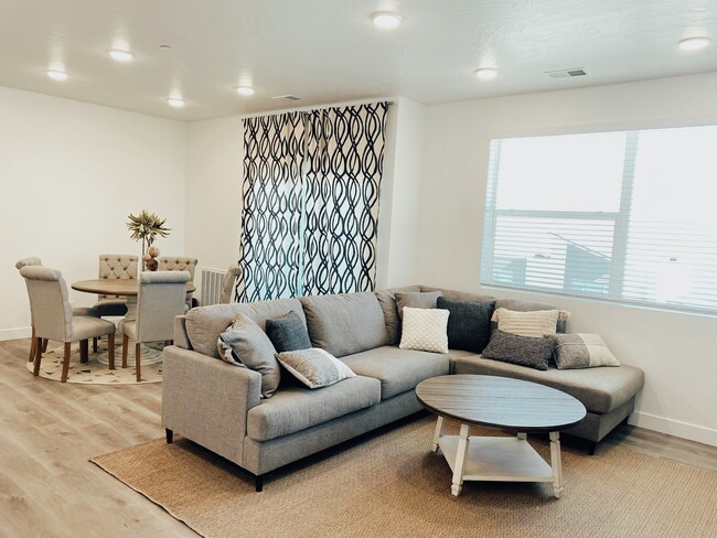 Building Photo - 5801 S Garnet Dr Unit 4-301