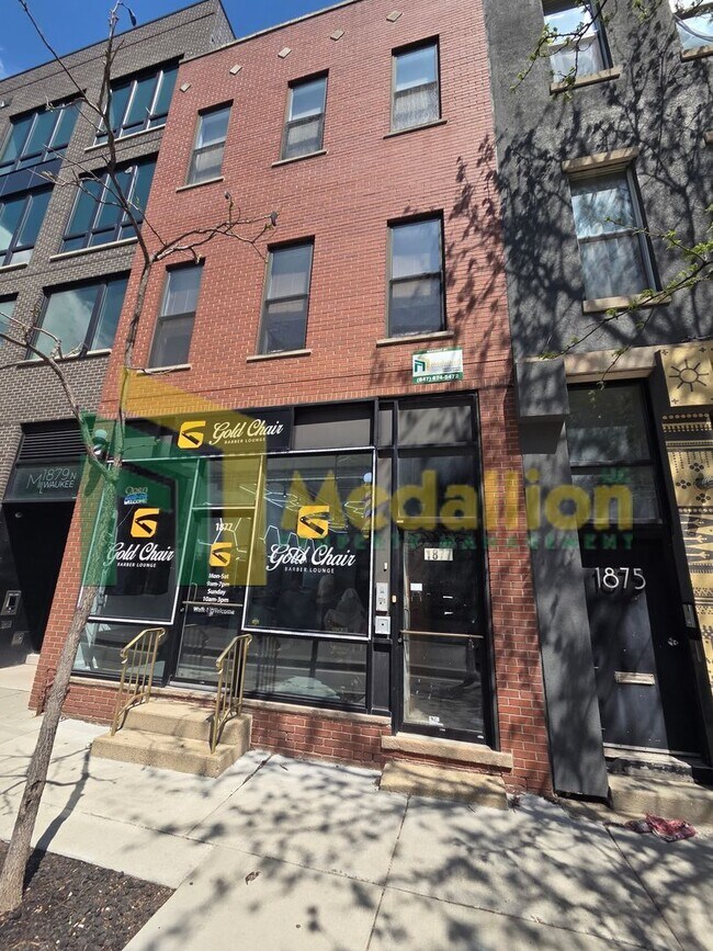 Building Photo - Spacious Studio with Hardwood Floors and Stainless Steel Appliances – Prime Milwaukee Ave Location Unit 2