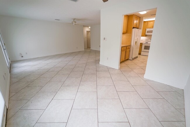 251 S Villas Ct