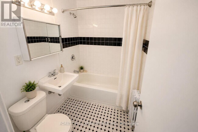 Photo - 106 Goodwood Park Ct