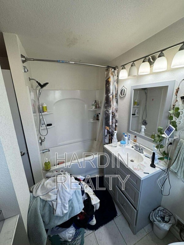 Photo - 623 James St