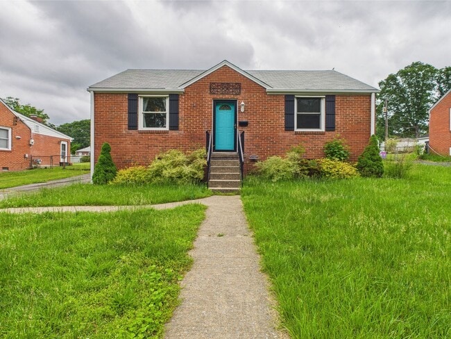 Photo - 1661 Rockwood Rd House