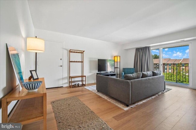 Building Photo - 7990 Audubon Ave Unit C1