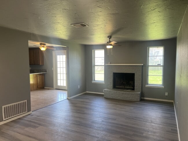 Photo - 1101 Teal Pl