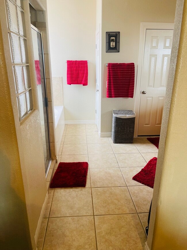 Photo - 425 Emerald Shore Ln
