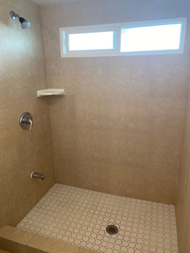 Photo - 398 Kanaloa Ave Unit Right side 1/1