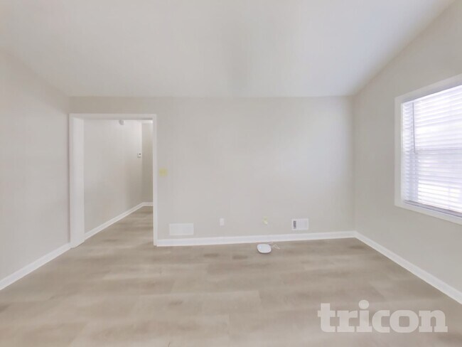 Photo - 2407 Windridge Dr NE