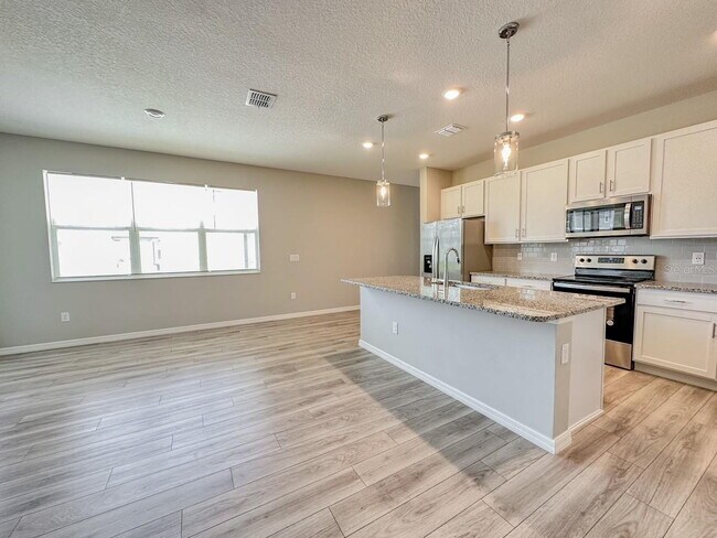 Gorgeous 4 Bed 2 Bath Home!