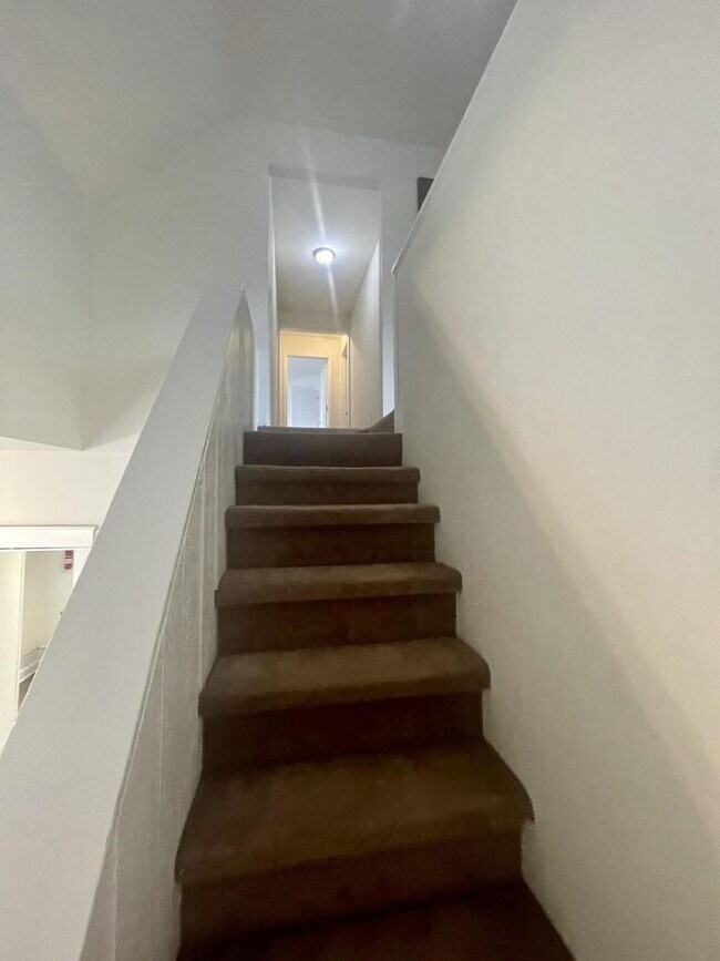 Photo - 211 E 2nd St
