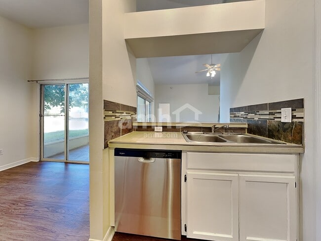 Photo - 1028 Chelsea Parc Dr