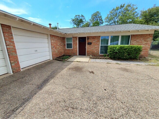 3 Bedroom/2 Bath Single Family Home in Wac... - 3 Bedroom/2 Bath Single Family Home in Wac...