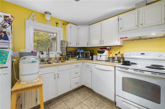 Photo - 61 School St