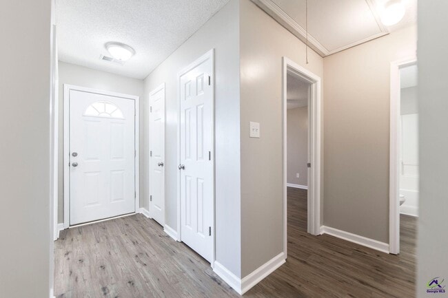 Photo - 404 Chadwyck Cir