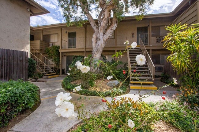 Photo - *MOVE-IN SPECIAL* Large One Bedroom in Gat... Unit 3B
