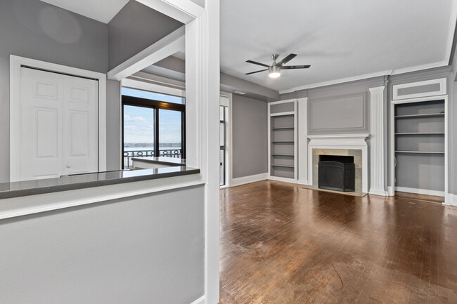 Building Photo - 2900 E Jefferson Ave Unit D601