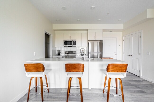 Photo - 14009 28 Av SW