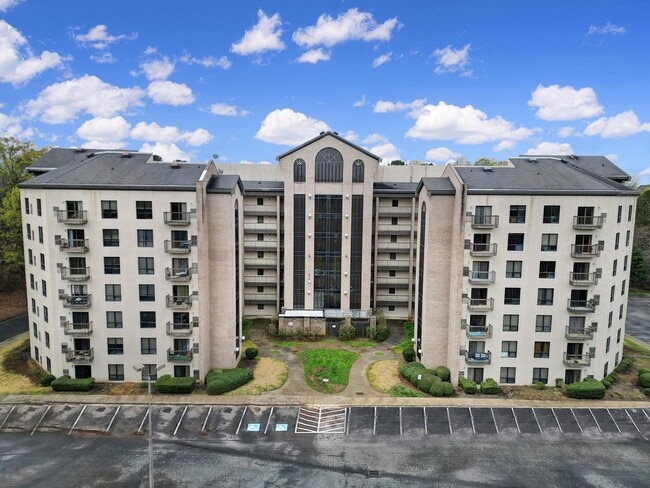 Building Photo - Lovely Two Bed Two Full Bath Condo in Fort...
