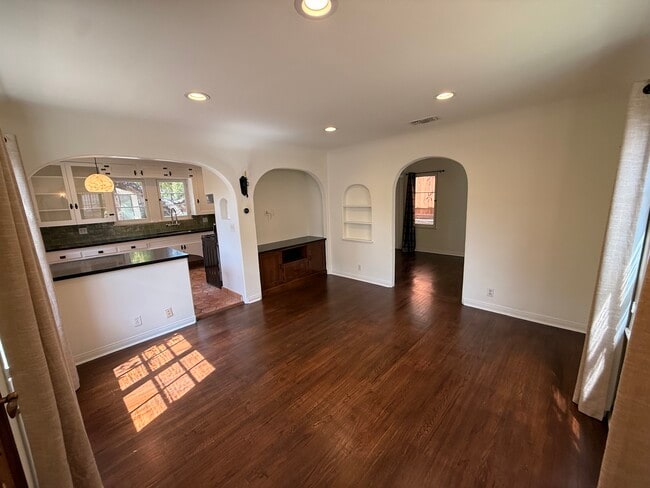 Photo - 939 Hammond St