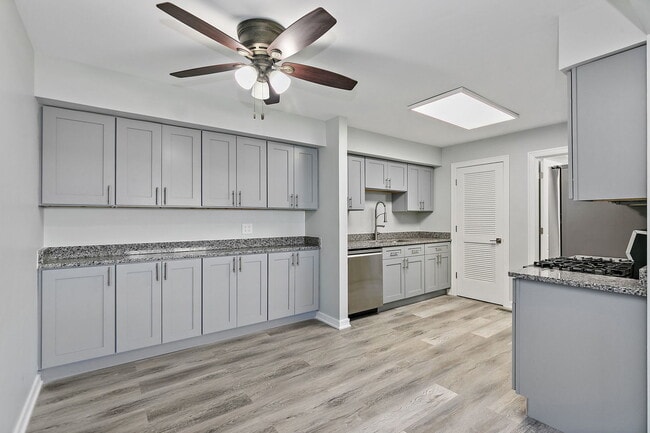 Photo - 1311 Kingsbury Dr Unit E