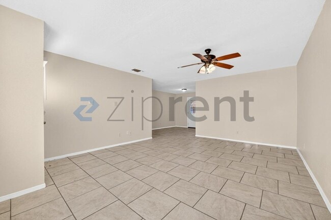 Photo - 3225 Crites St