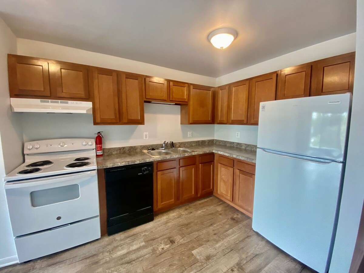 Photo - Ambassador West Apartments