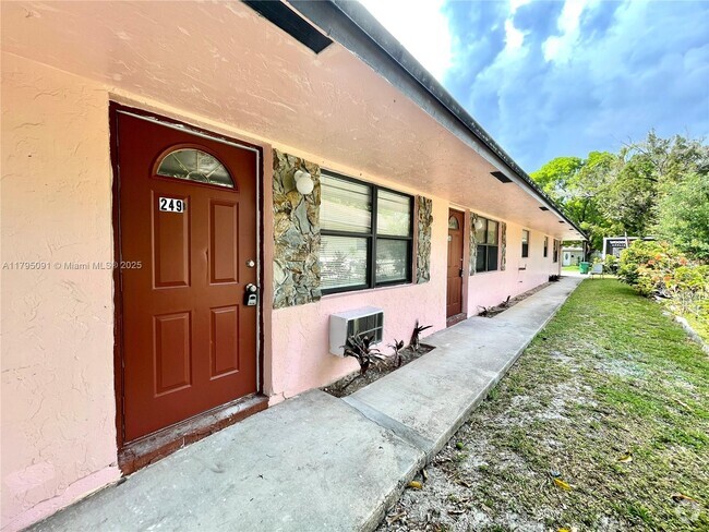 Building Photo - 247 SW 7th St Unit 249-B Studio Rental