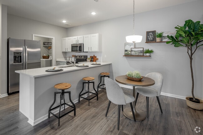 2BR, 2BA - B2 - 1,135SF - Dining