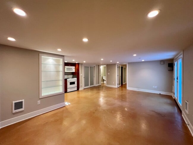 Building Photo - R0473 Unit B