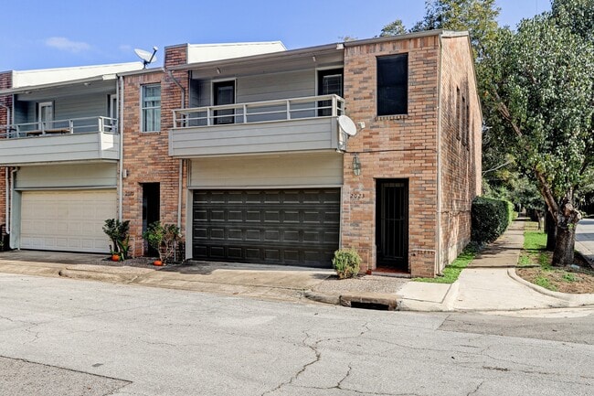 Building Photo - 2023 Converse St