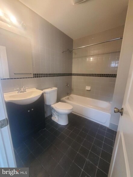 Photo - 5052-54-5054 Walnut St Unit 301