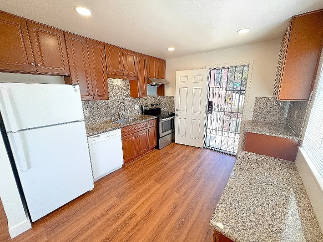 Photo - 4802 Daisy St Unit B