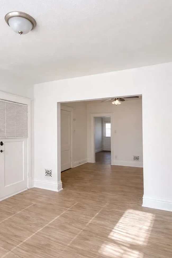 5335 Bancroft Ave Unit 5335 2E Bancroft Ave