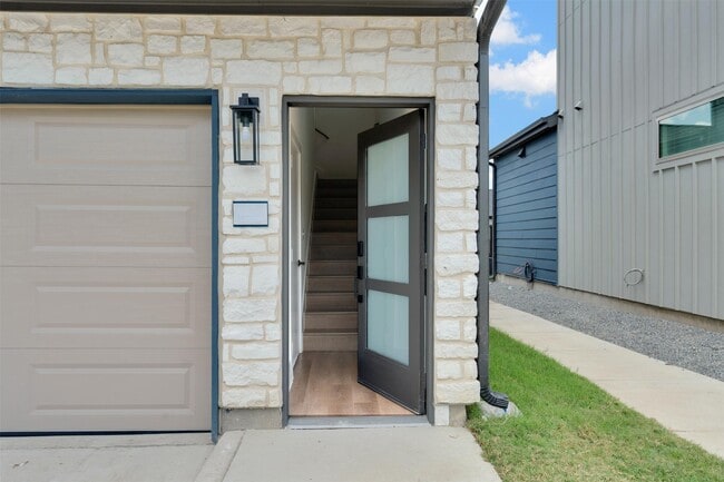 Building Photo - 1507A Crossbar Dr Rental