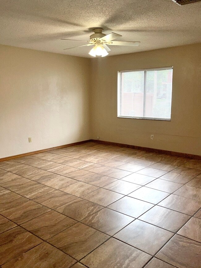 Photo - 2085 Oak Meadow Cir