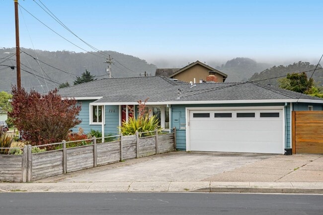 Building Photo - 796 Crespi Dr