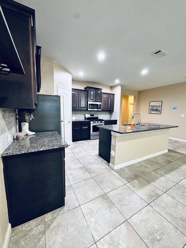 Photo - 1603 Laguna Meadows Tr