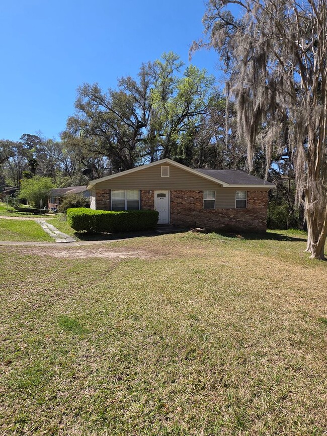 Charming 3-Bedroom Home in Tallahassee - Charming 3-Bedroom Home in Tallahassee