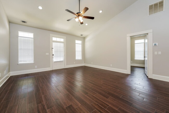 Photo - 605 Brookwater Dr
