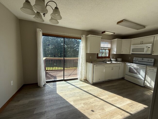 Photo - 153 Oakcrest Cir