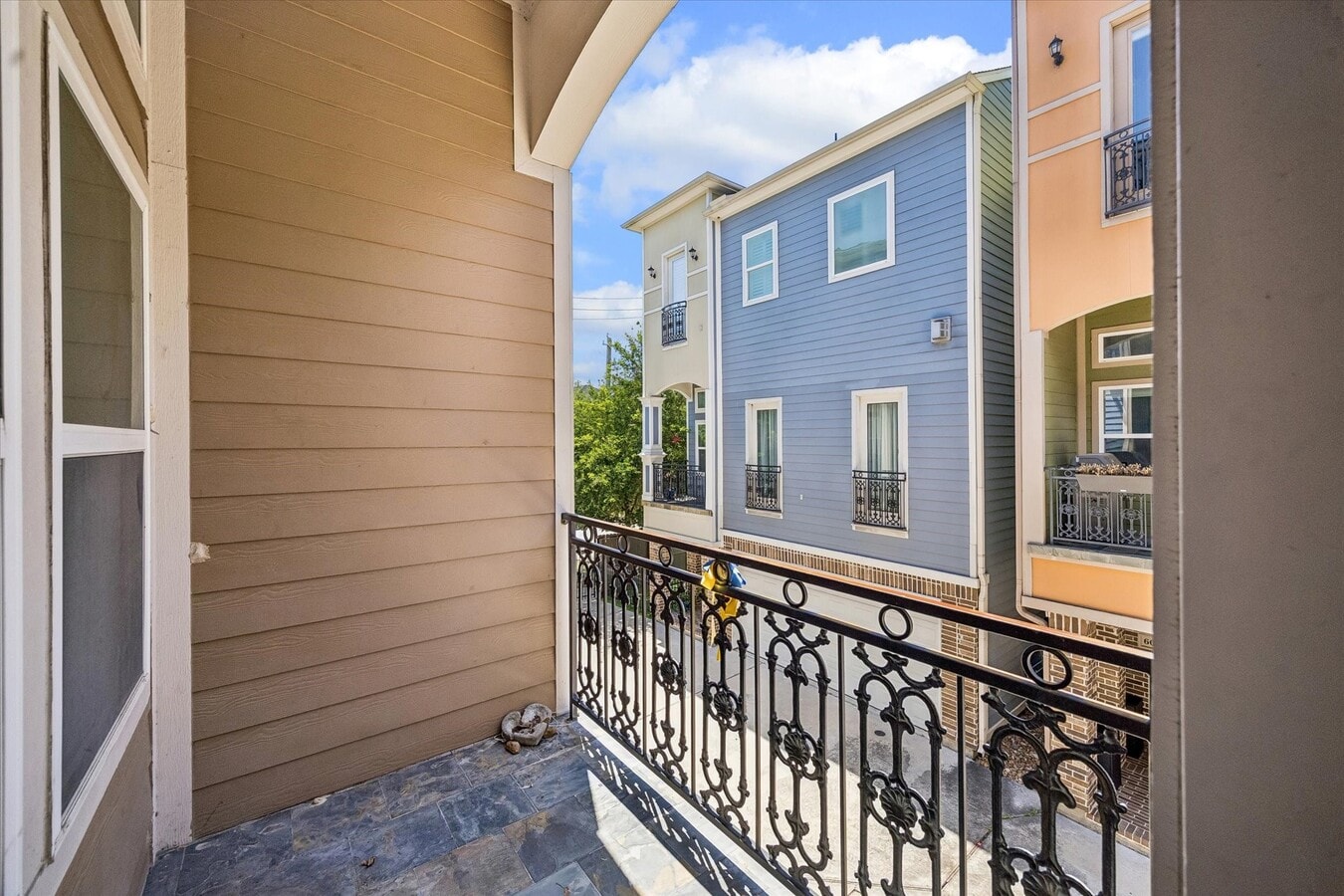 Photo - 609 Rutland St