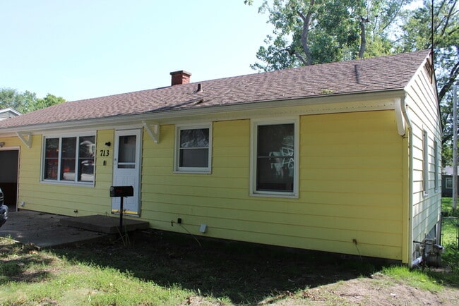 Photo - Move in Special - 4bed 2 full bath in Inde...
